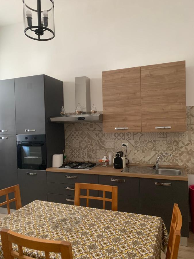 カターニア"Casa Sole"アパートメント エクステリア 写真